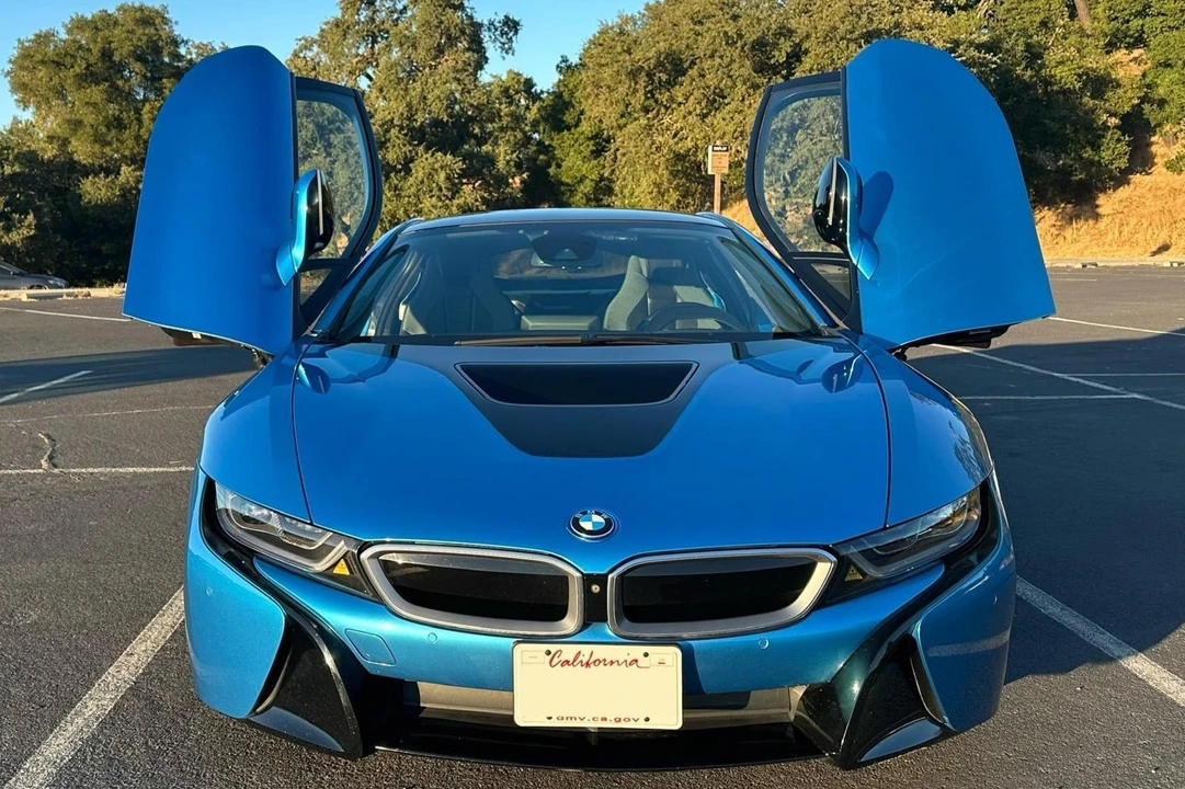 2016 BMW i8 - Image 2 of 31