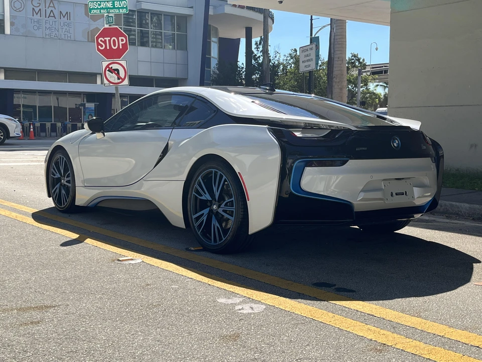 2016 BMW i8 - Image 9 of 26