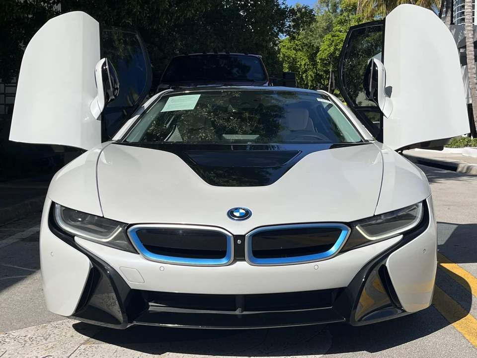 2016 BMW i8 - Image 16 of 26