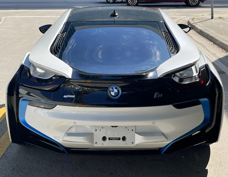 2016 BMW i8 - Image 11 of 26