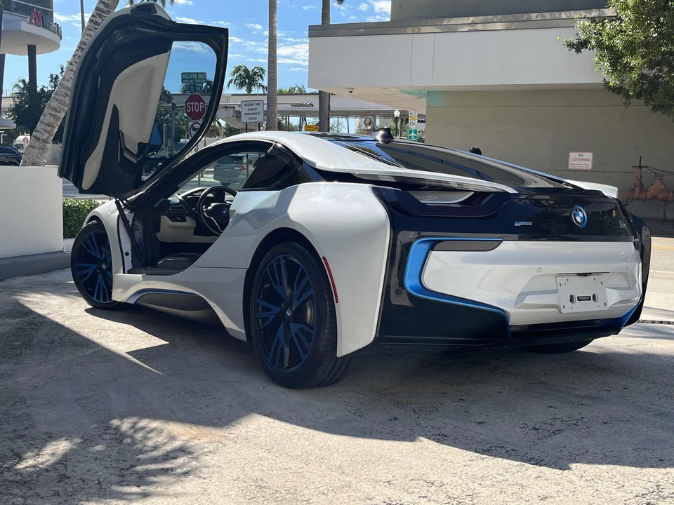 2016 BMW i8 - Image 17 of 26