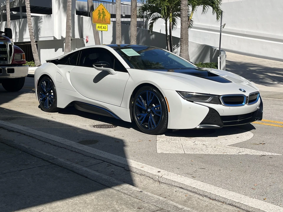 2016 BMW i8 - Image 14 of 26