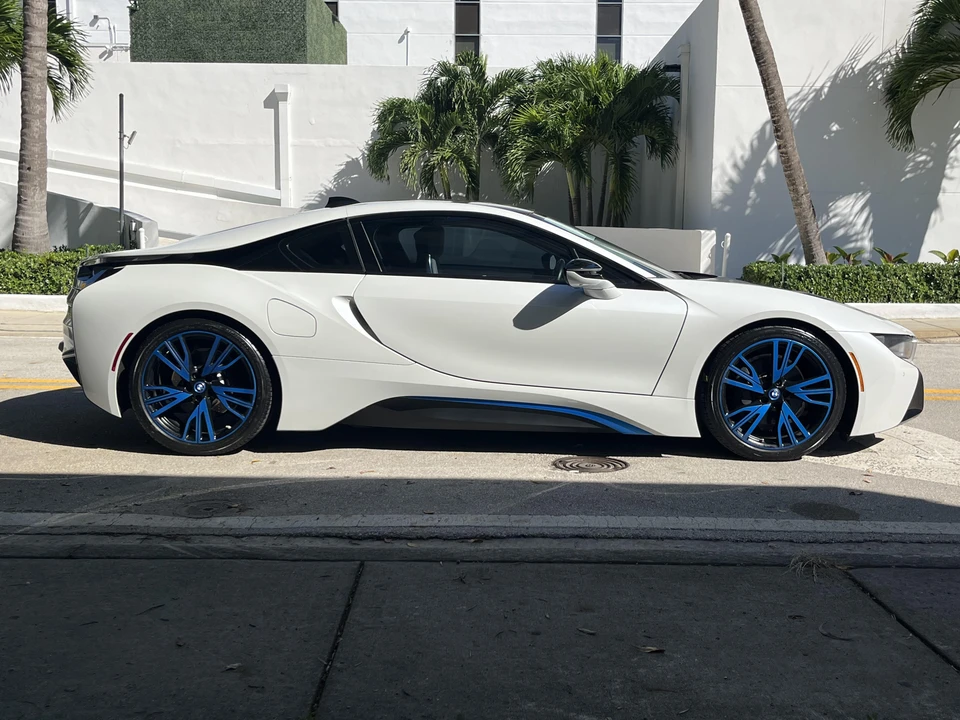 2016 BMW i8 - Image 13 of 26
