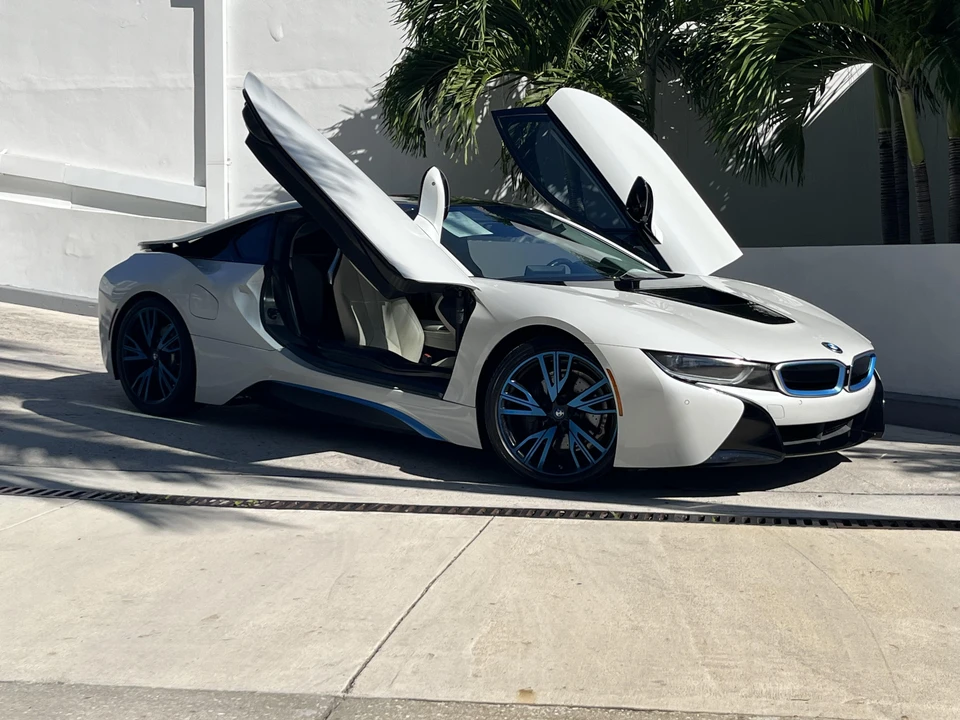 2016 BMW i8 - Image 20 of 26