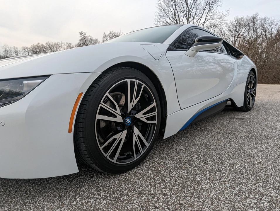 2016 BMW i8 - Image 14 of 31