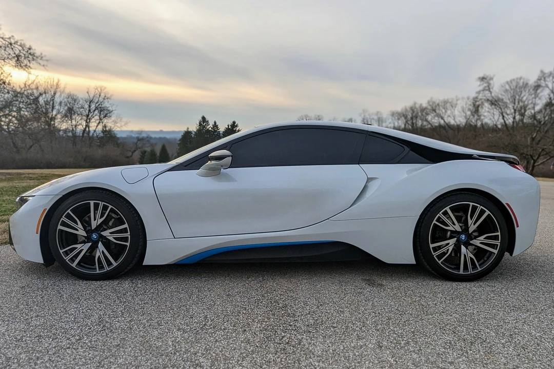 2016 BMW i8 - Image 8 of 31