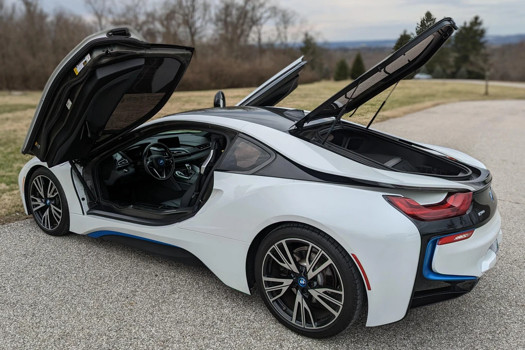 2016 BMW i8 - Image 10 of 31