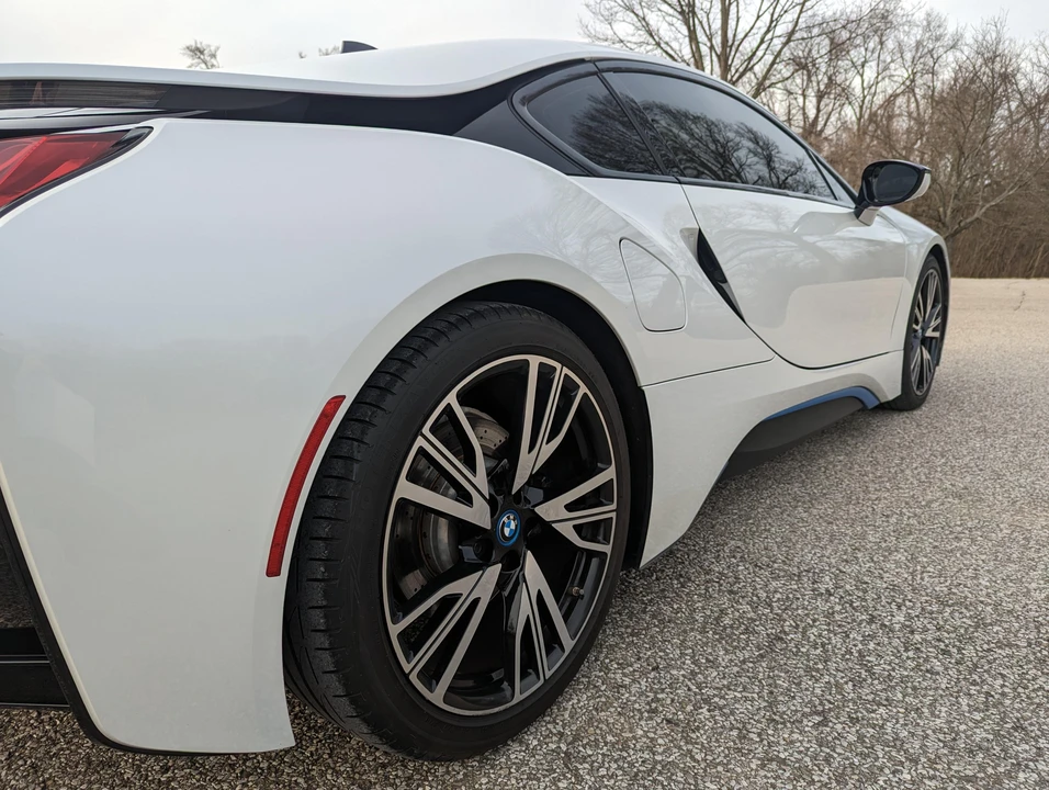 2016 BMW i8 - Image 18 of 31