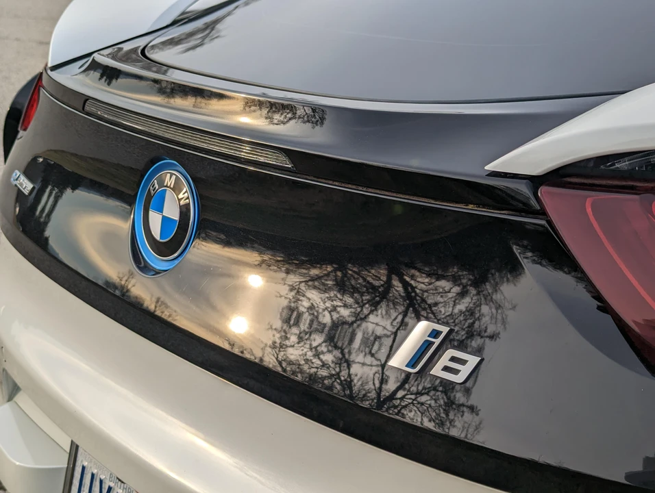 2016 BMW i8 - Image 16 of 31