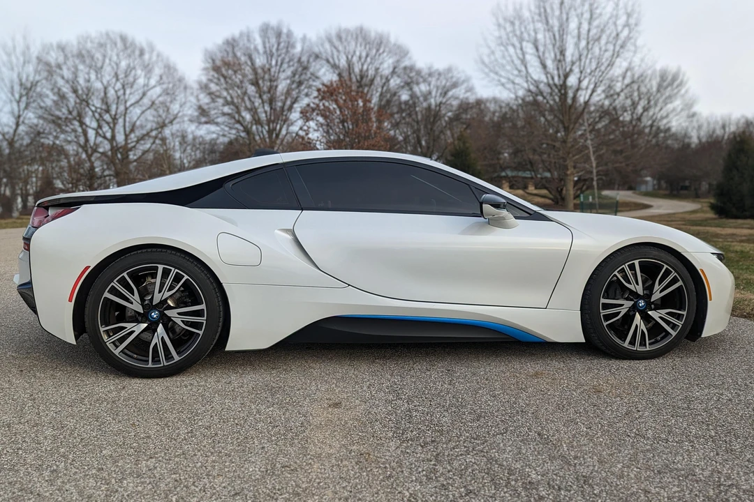 2016 BMW i8 - Image 3 of 31