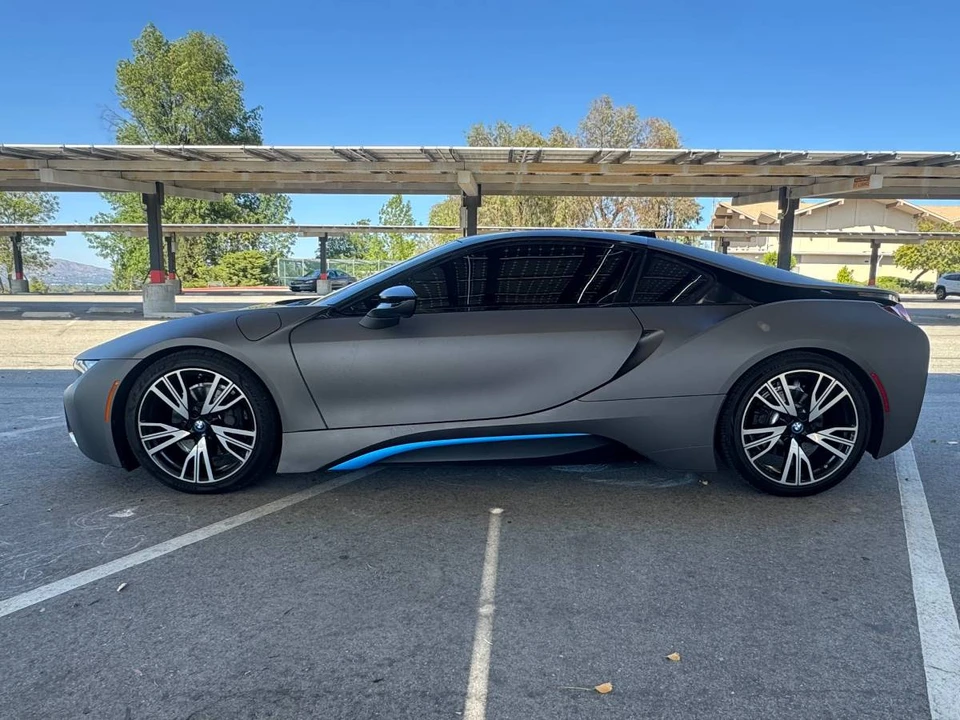 2016 BMW i8 - Image 2 of 10