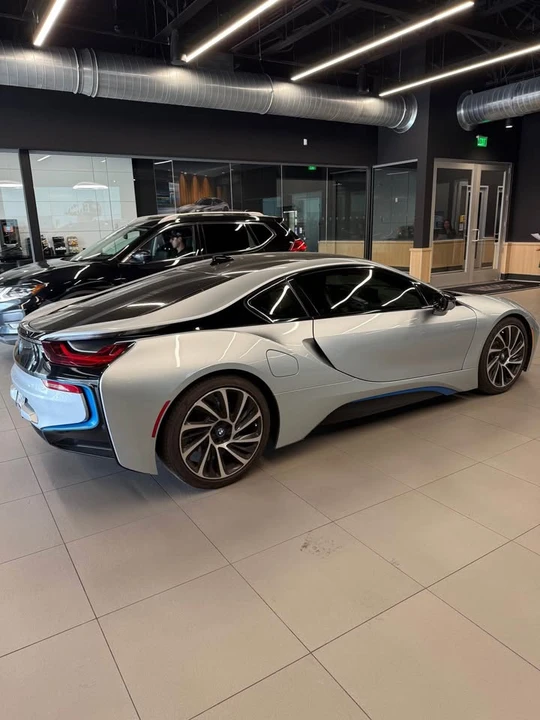 2016 BMW i8 - Image 4 of 9