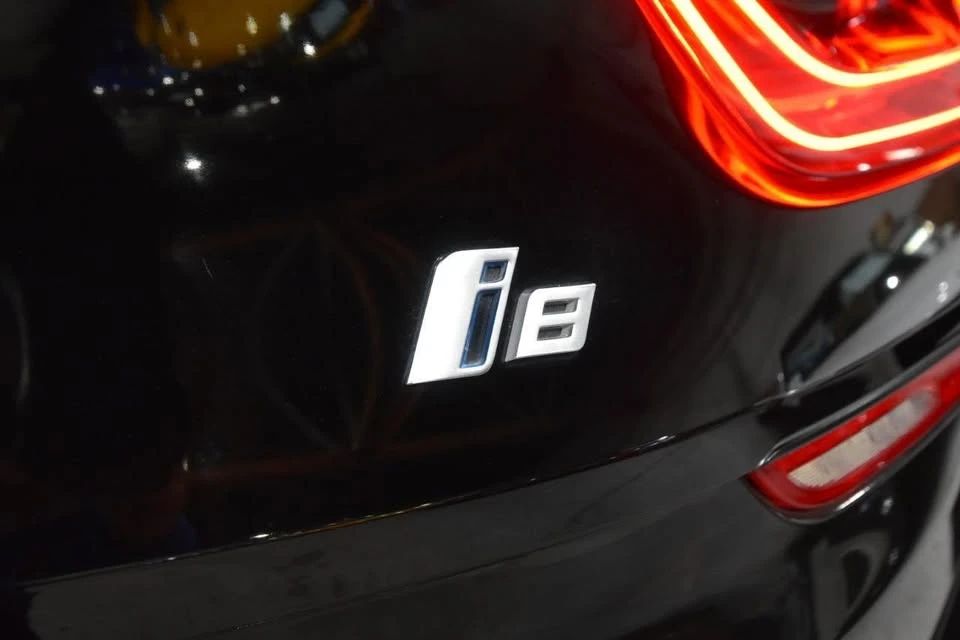 2016 BMW i8 - Image 7 of 16