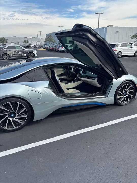 2016 BMW i8 - Image 11 of 20