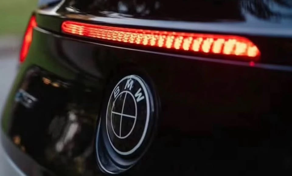 2016 BMW i8 - Image 4 of 4