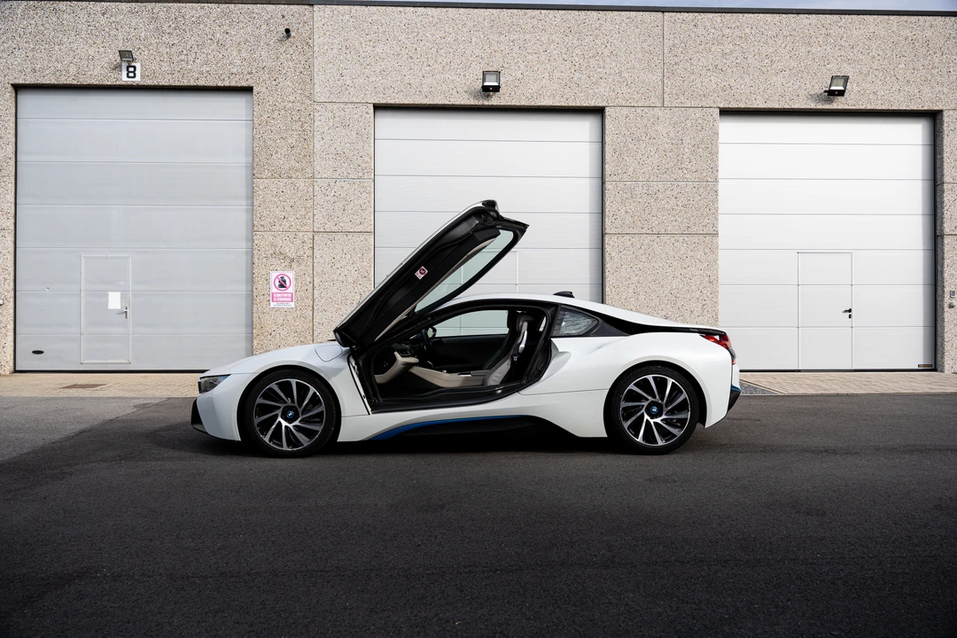2016 BMW i8 - Image 12 of 31