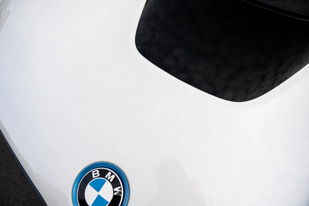 2016 BMW i8 - Image 25 of 31