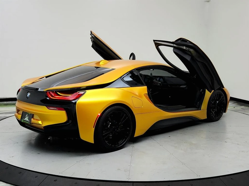 2016 BMW i8 - Image 11 of 12