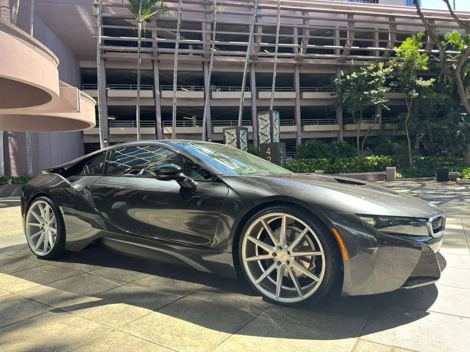 2016 BMW i8 - Image 17 of 21