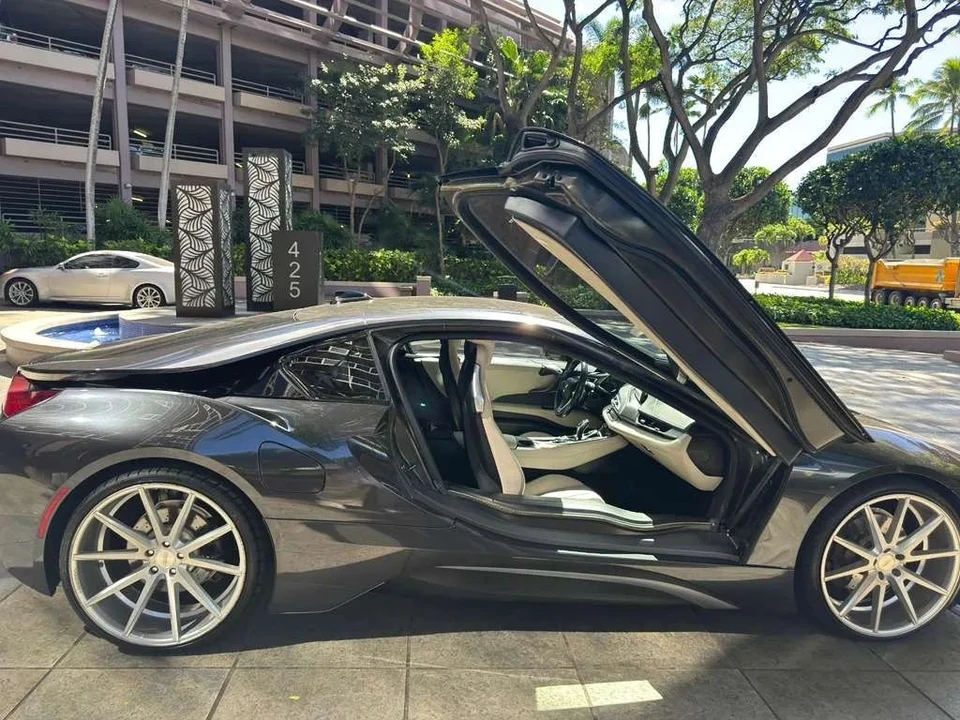 2016 BMW i8 - Image 4 of 21