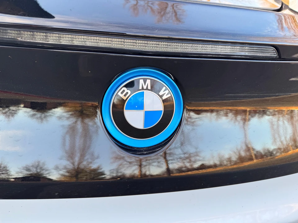 2016 BMW i8 - Image 25 of 31