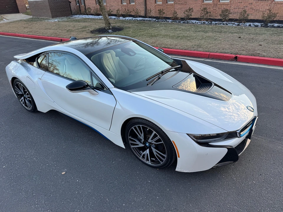 2016 BMW i8 - Image 16 of 31