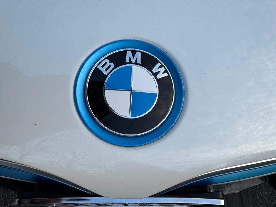 2016 BMW i8 - Image 18 of 31