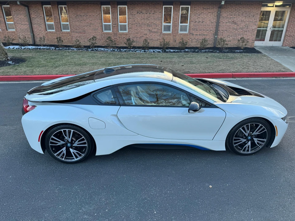 2016 BMW i8 - Image 15 of 31