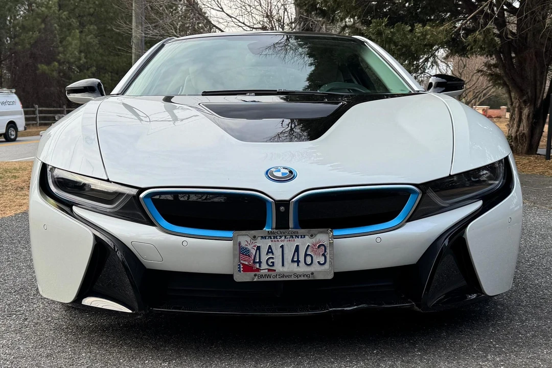 2016 BMW i8 - Image 2 of 31