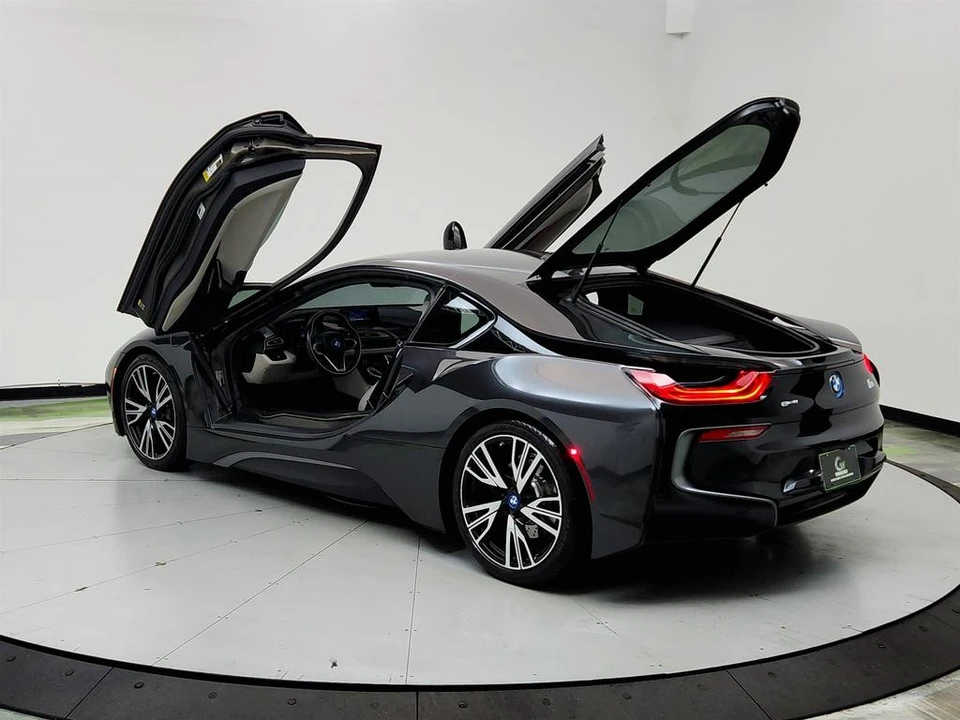 2016 BMW i8 - Image 12 of 21