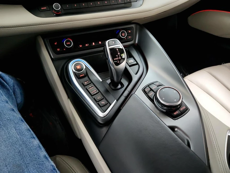 2016 BMW i8 - Image 17 of 21