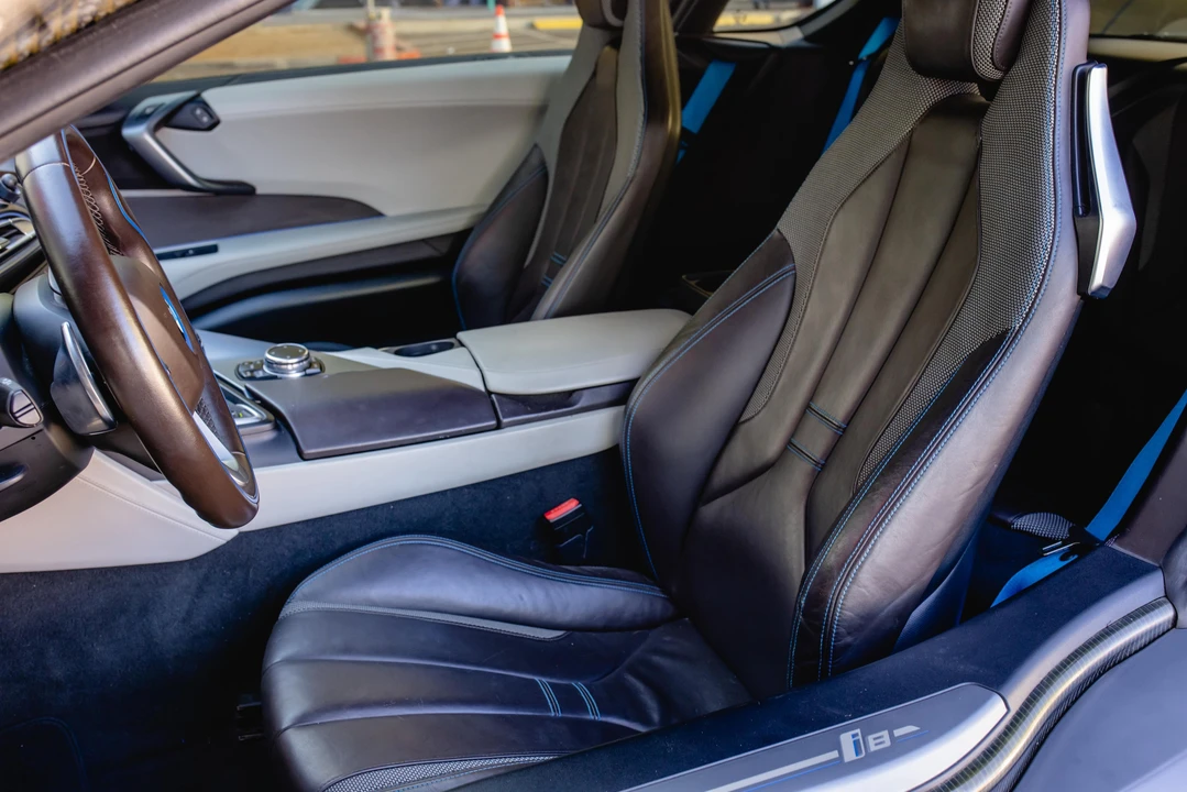 2016 BMW i8 - Image 15 of 24