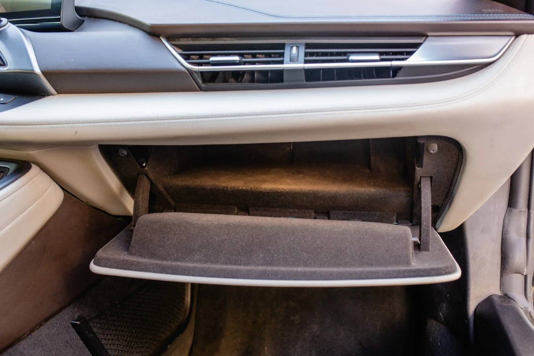 2016 BMW i8 - Image 18 of 21
