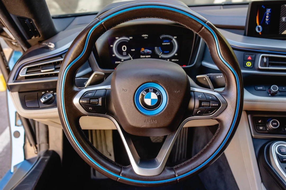 2016 BMW i8 - Image 14 of 21