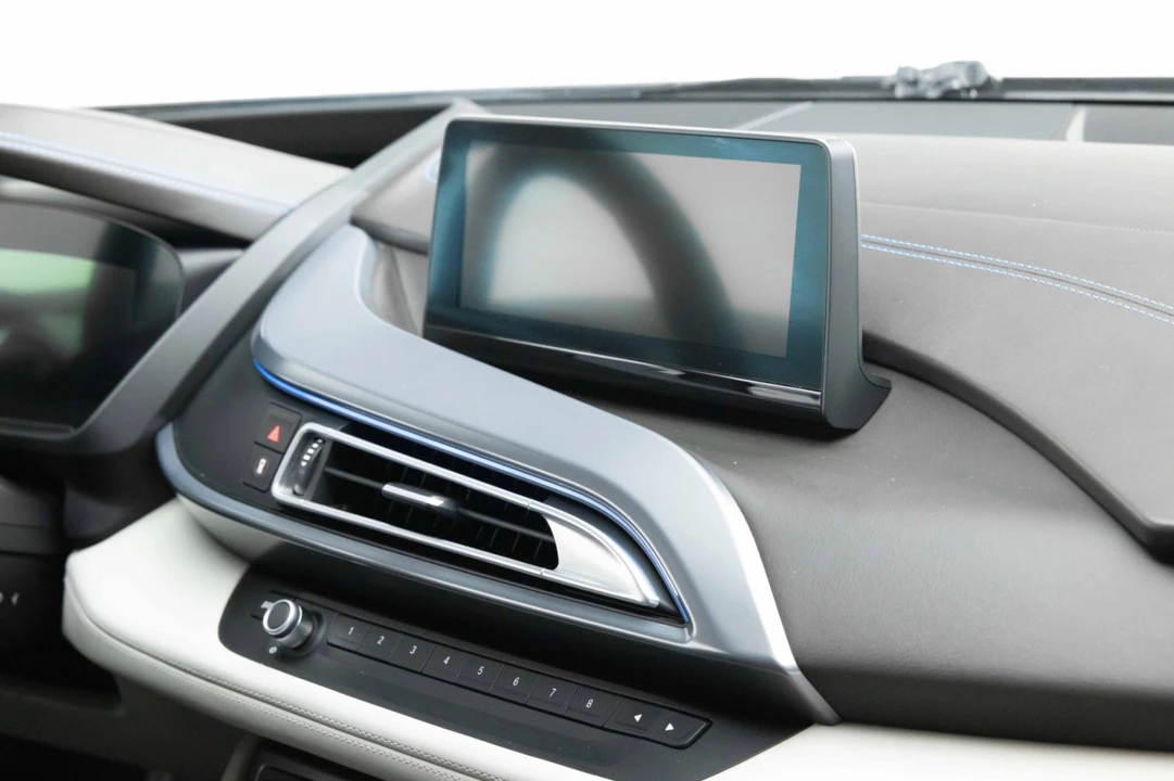 2016 BMW i8 - Image 18 of 21