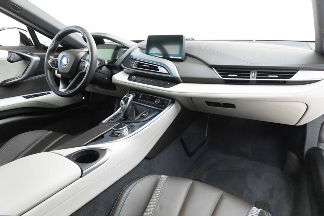 2016 BMW i8 - Image 2 of 21