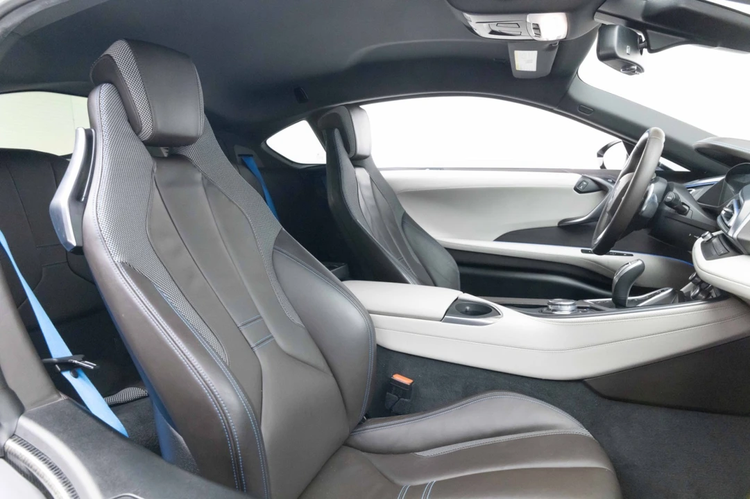 2016 BMW i8 - Image 4 of 21
