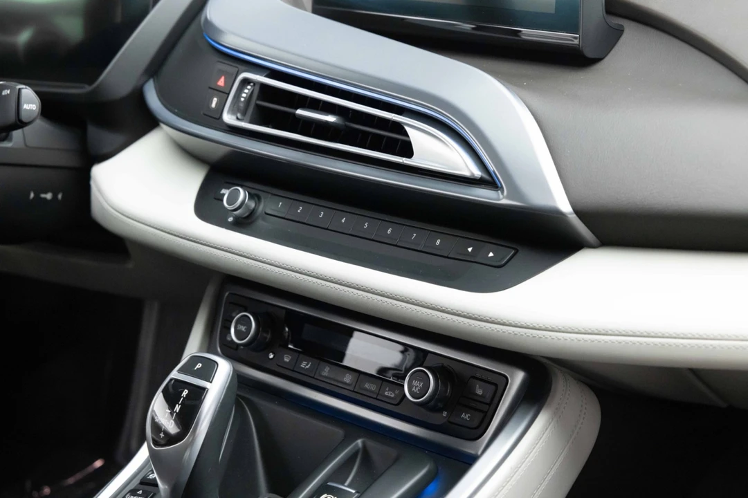 2016 BMW i8 - Image 20 of 21