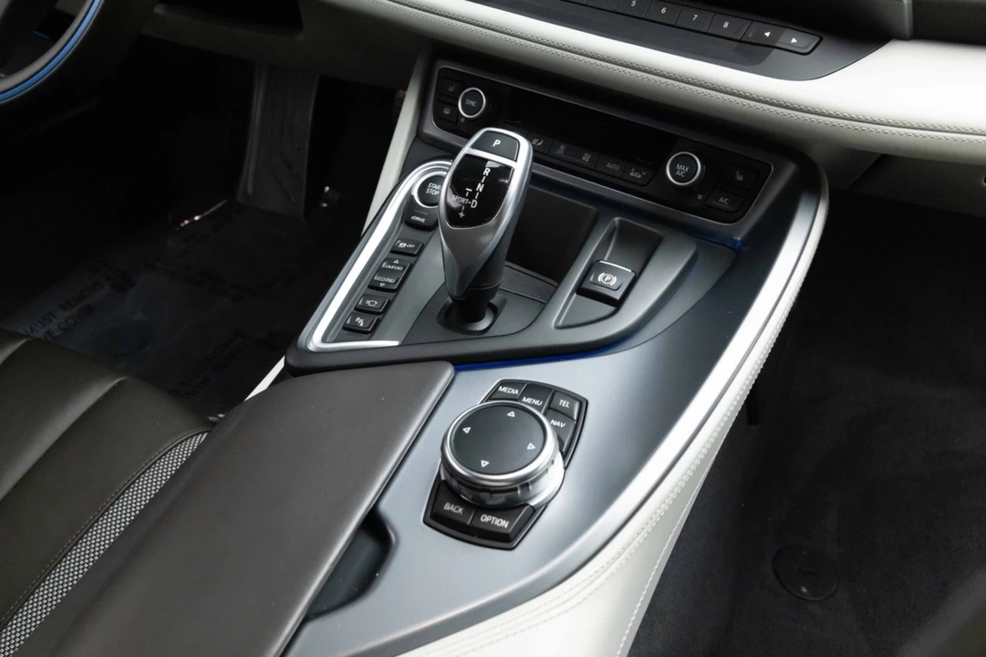 2016 BMW i8 - Image 16 of 21