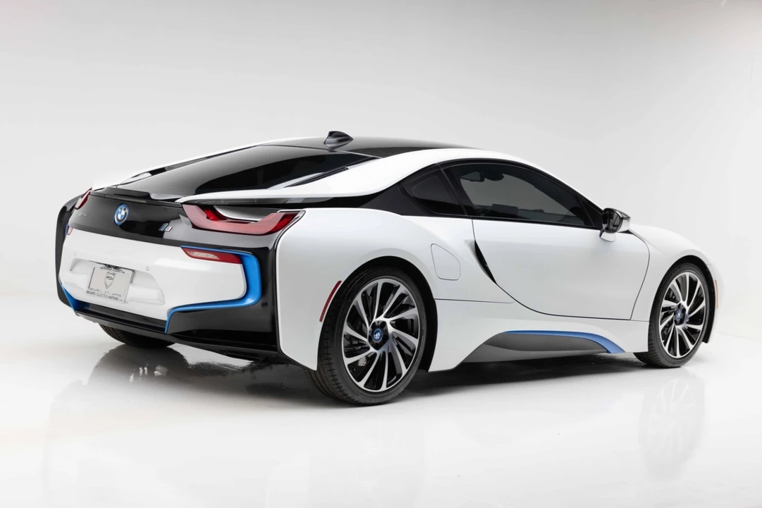 2016 BMW i8 - Image 11 of 21