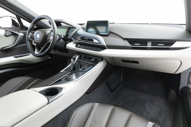 2016 BMW i8 - Image 2 of 4