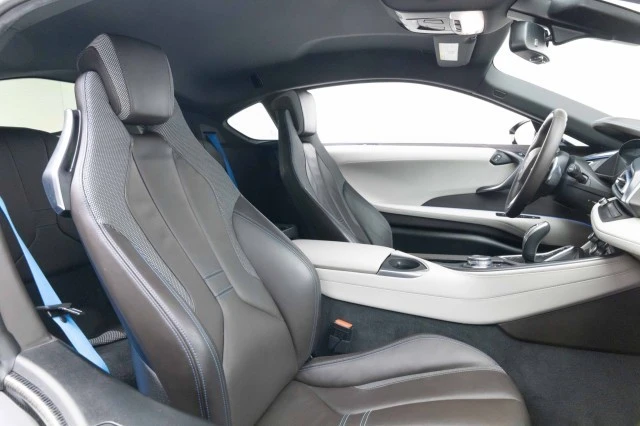 2016 BMW i8 - Image 4 of 4