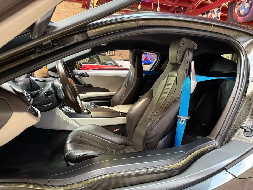2016 BMW i8 - Image 12 of 18