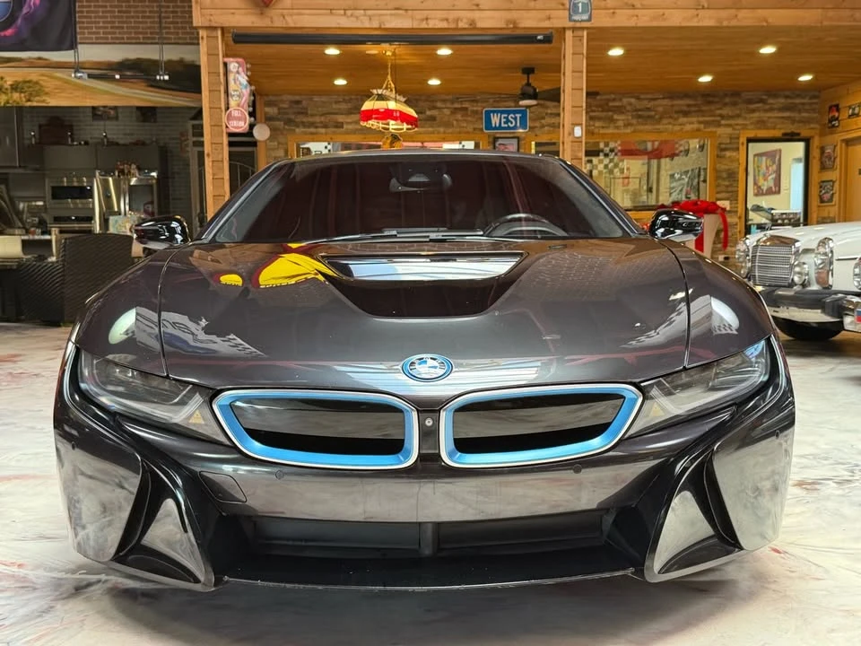 2016 BMW i8 - Image 2 of 18