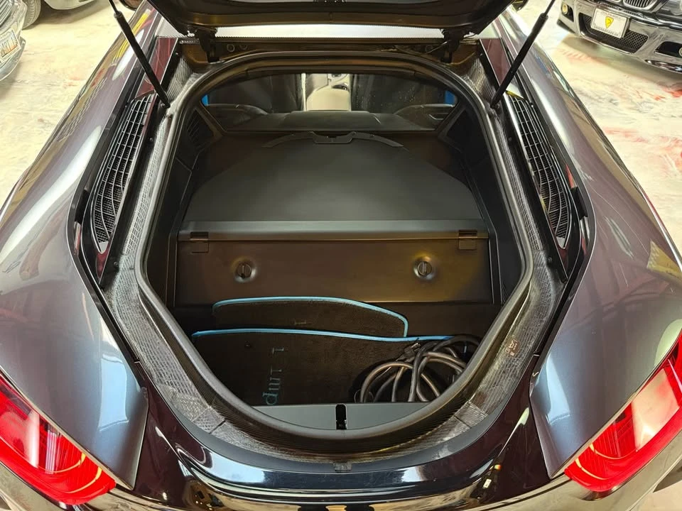 2016 BMW i8 - Image 14 of 18