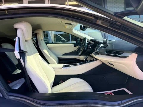 2016 BMW i8 - Image 15 of 17