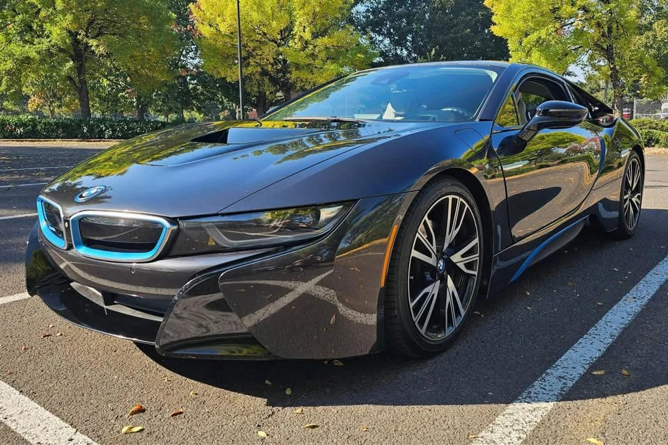 2016 BMW i8 - Image 2 of 8