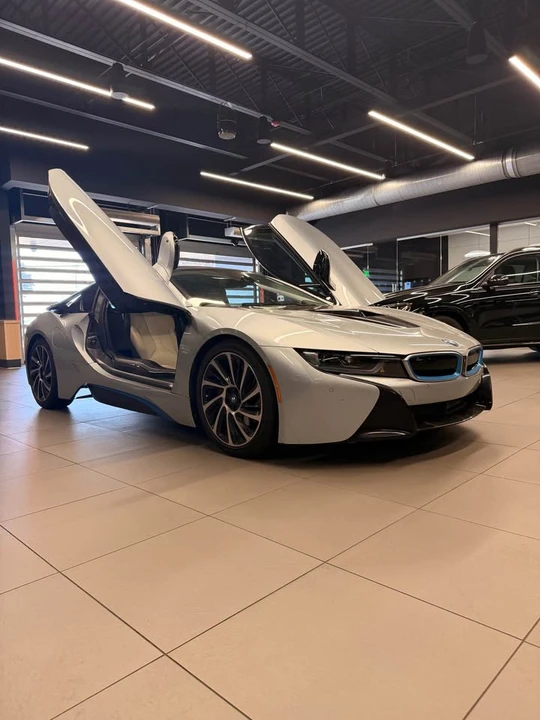 2016 BMW i8 - Image 4 of 14