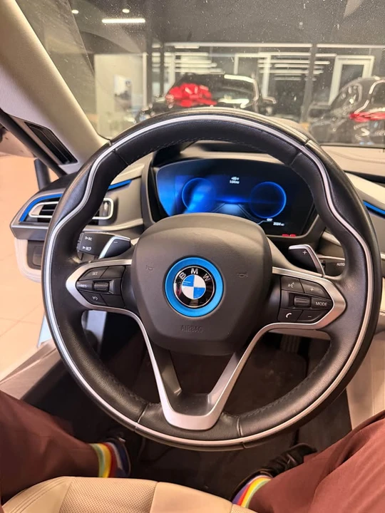 2016 BMW i8 - Image 11 of 14