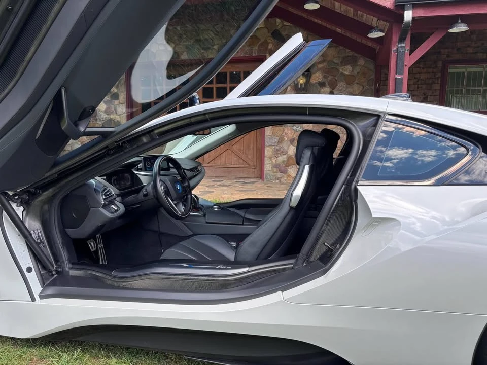 2016 BMW i8 - Image 3 of 12
